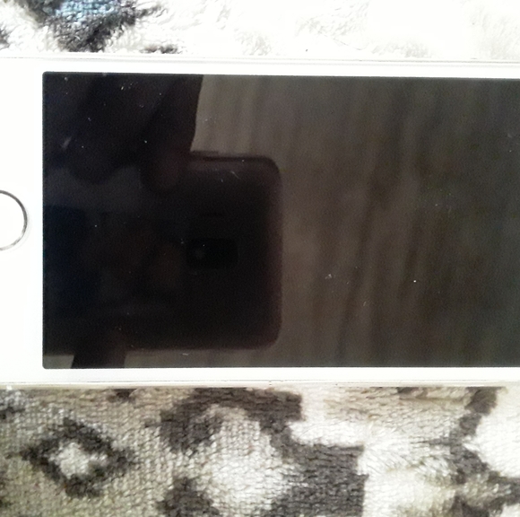 Iphone - Picture 1 of 3